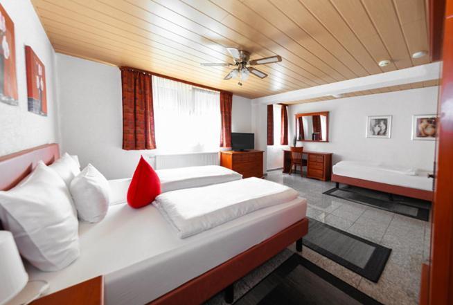 Hotel Avalon Ландштуль Экстерьер фото